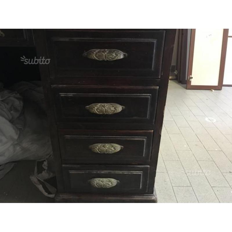 Scrivania cattedra primi del 900 a Campomorone