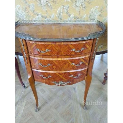 Antico mobiletto