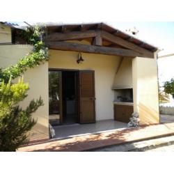 Villino giallo a SAN TEODORO