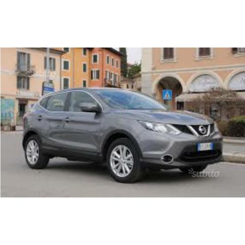 Nissan qashqai molto bello