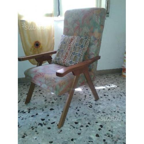 Comoda Poltrona in legno, schienale reclinabile