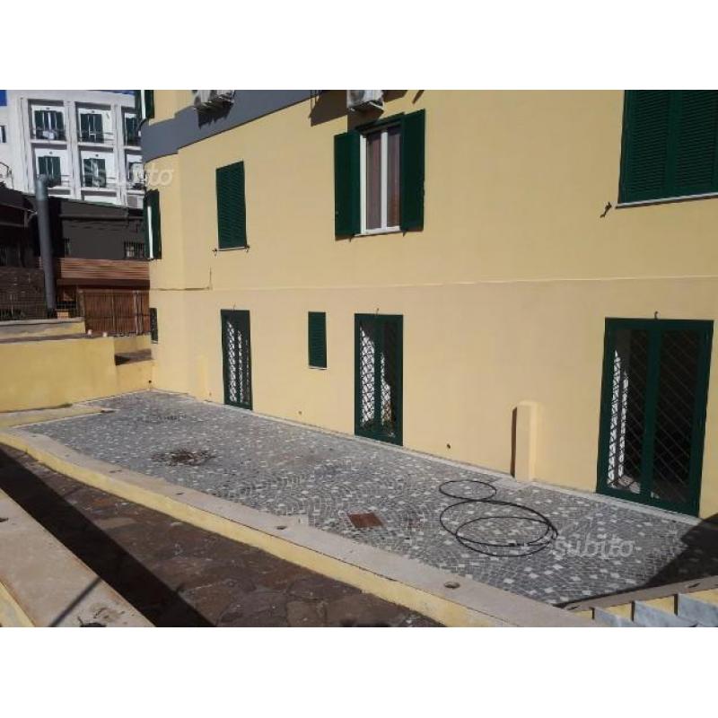 Locali comm. arco felice centro