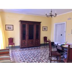 Porzione di casale di 200 mq con giardino