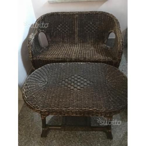 Tavolino e divanetto vimini